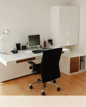 Homeoffice, Weißlack, Schubkasten aus Nussbaum