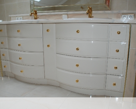 Badezimmerschrank