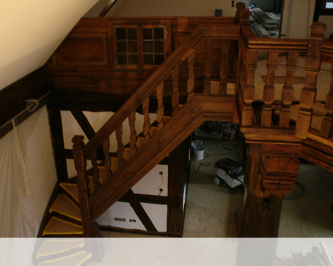 Treppe aus alten Eichebalken