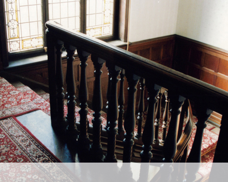 Treppe mit gedrechselten Staketen